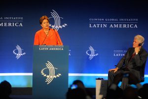 1200px-Dilma_Clinton_Global_Rio